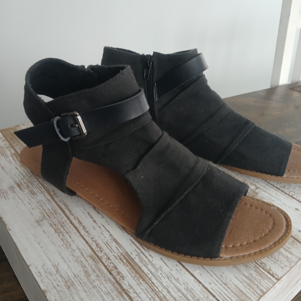 Black Sandals for Women